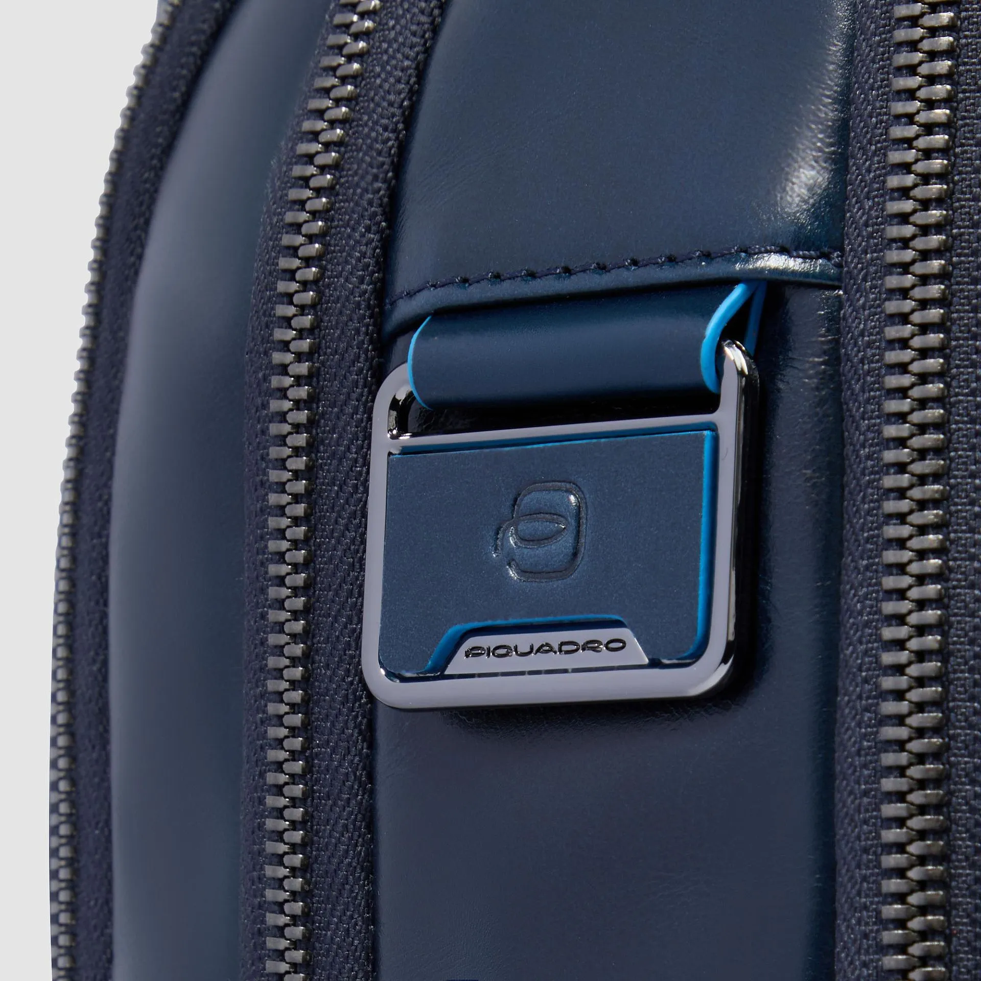 Кожаный рюкзак для ноутбука 15,6" с RFID-защитой Piquadro CA6817B2/BLU2, синийphoto6