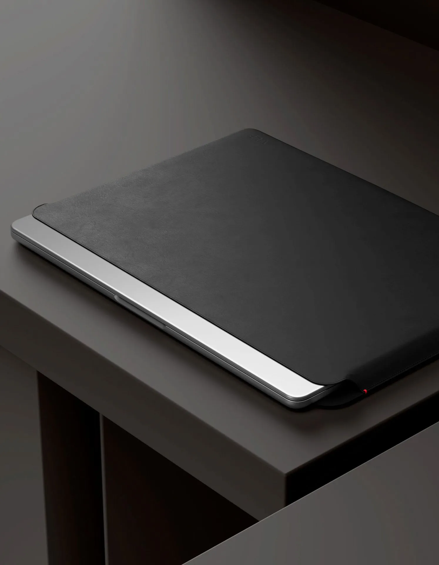 Чехол защитный VLP Velar Sleeve для MacBook Air (13.6") из экокожи, черныйphoto4