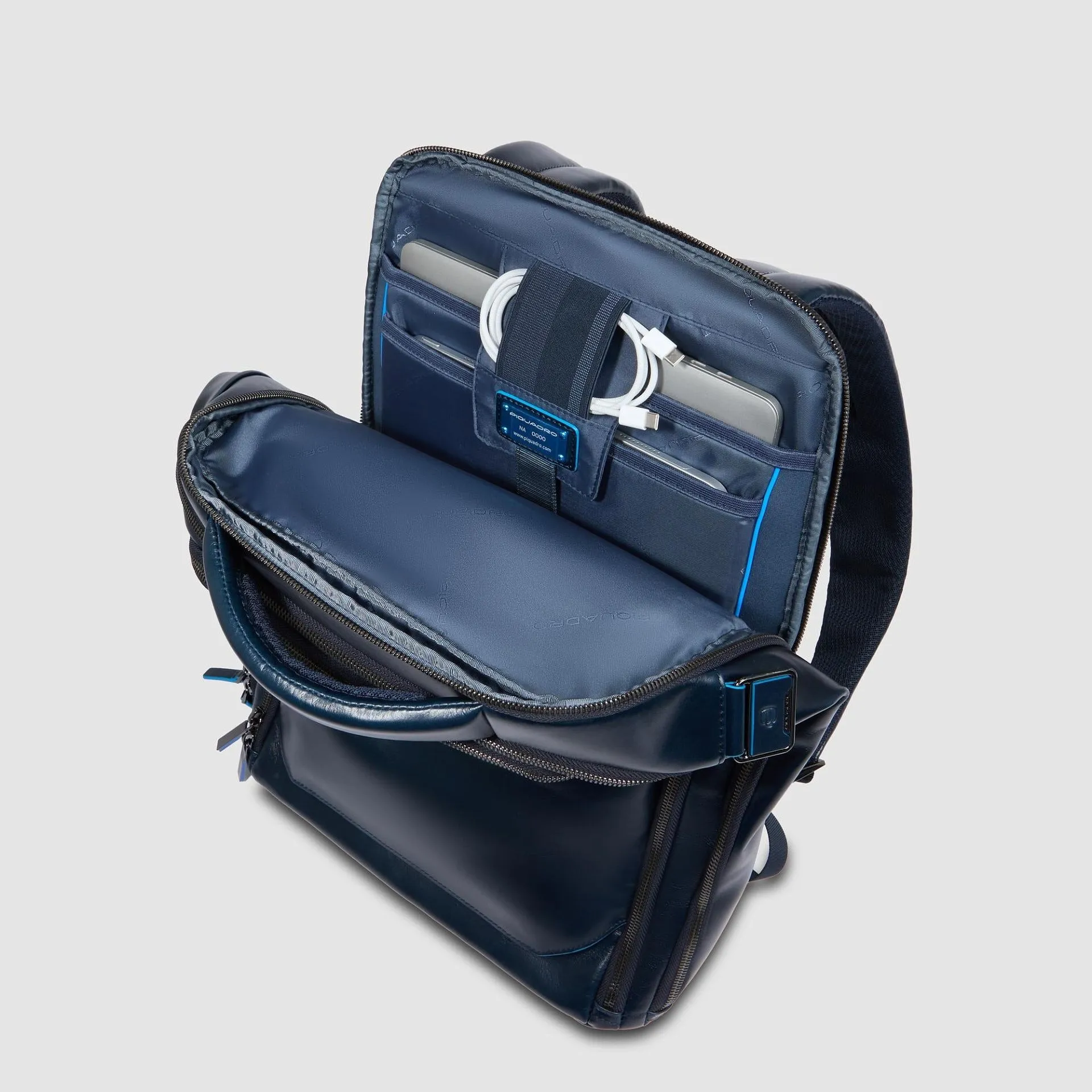 Кожаный рюкзак для ноутбука 15,6" с RFID-защитой Piquadro CA6817B2/BLU2, синийphoto5