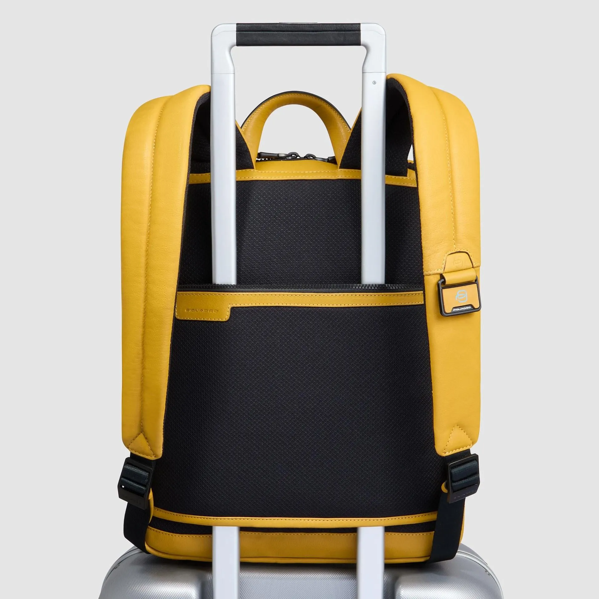 Расширяемый кожаный рюкзак для ноутбука 14" Piquadro CA6311AP/G, жёлтыйphoto2