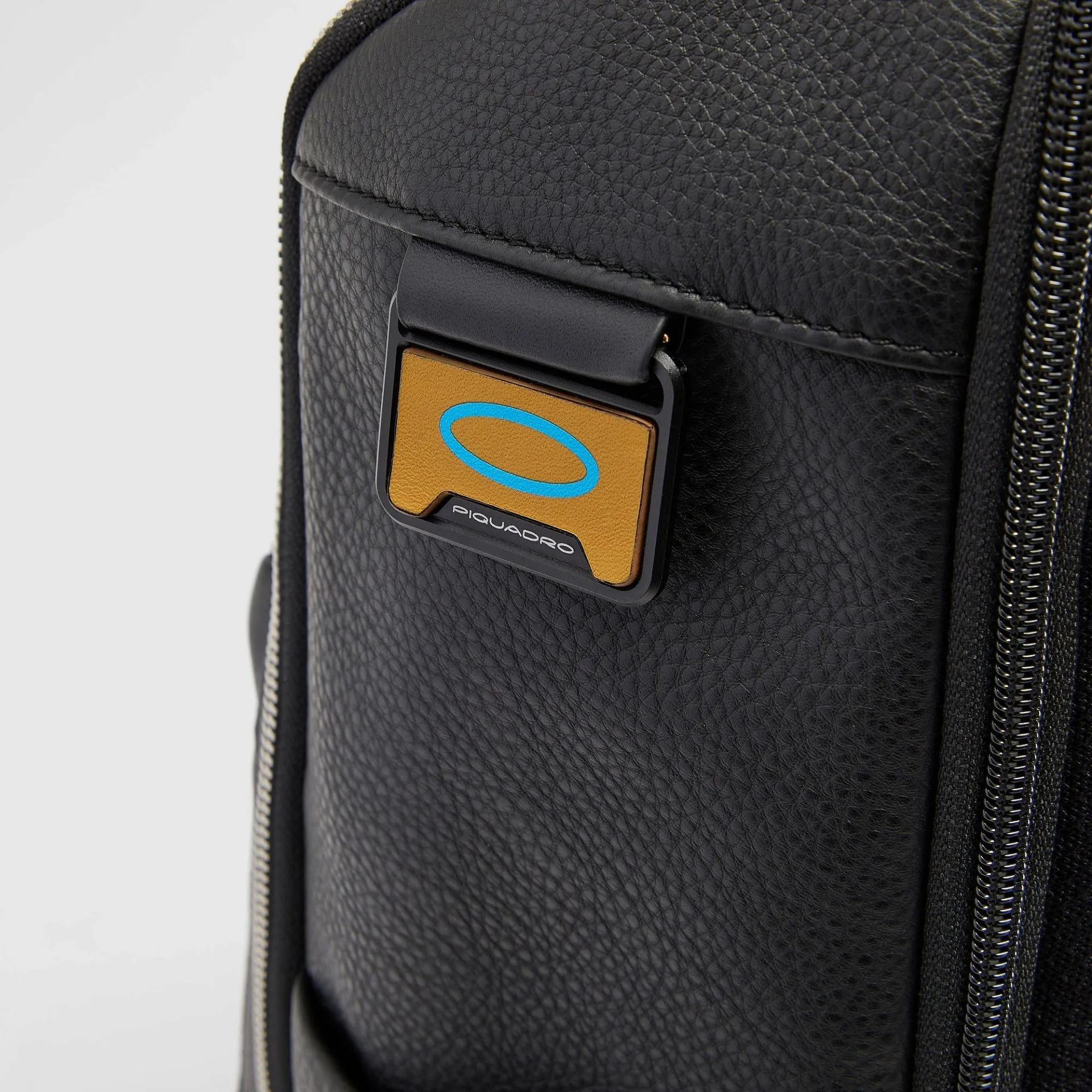 Кожаный рюкзак для ноутбука 15,6" с RFID-защитой Piquadro CA7159W144/N, чёрныйphoto6
