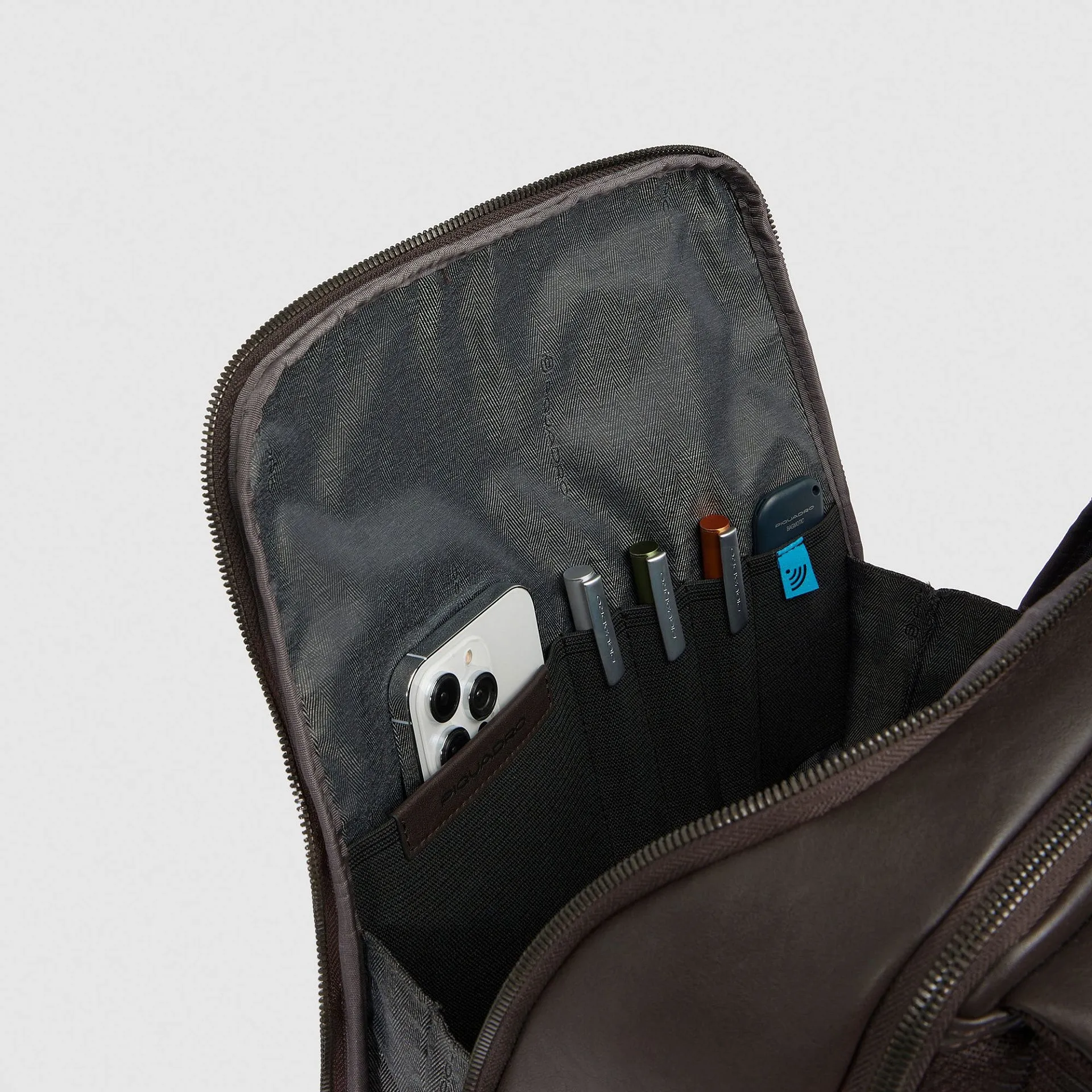 Кожаный рюкзак для ноутбука 15,6" с RFID-защитой карт Piquadro CA6503B3/TM, коричневыйphoto4