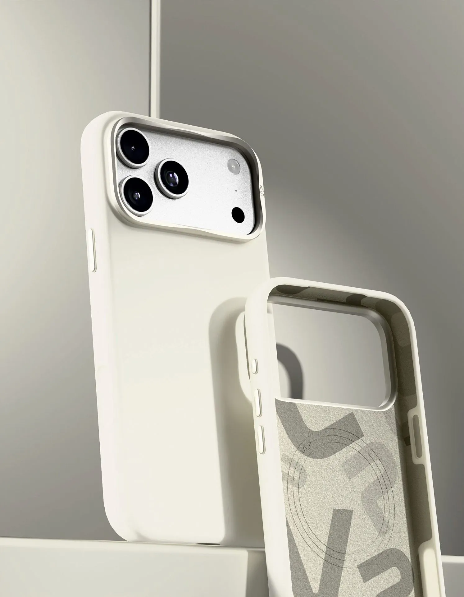 Чехол защитный VLP Aster Pro Case с MagSafe для iPhone 18 Pro Max, белыйphoto1