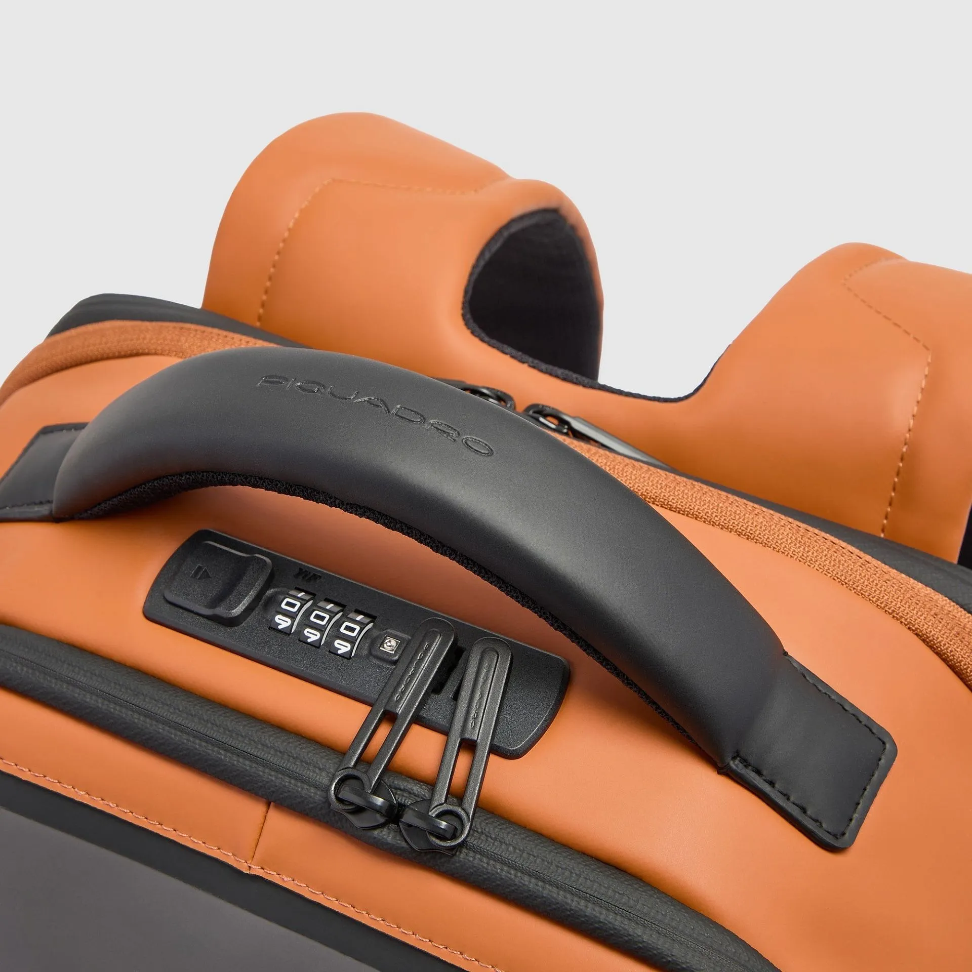 Дорожный рюкзак для ноутбука 14" с системой расширения Piquadro CA7151W146/AR, оранжевыйphoto6