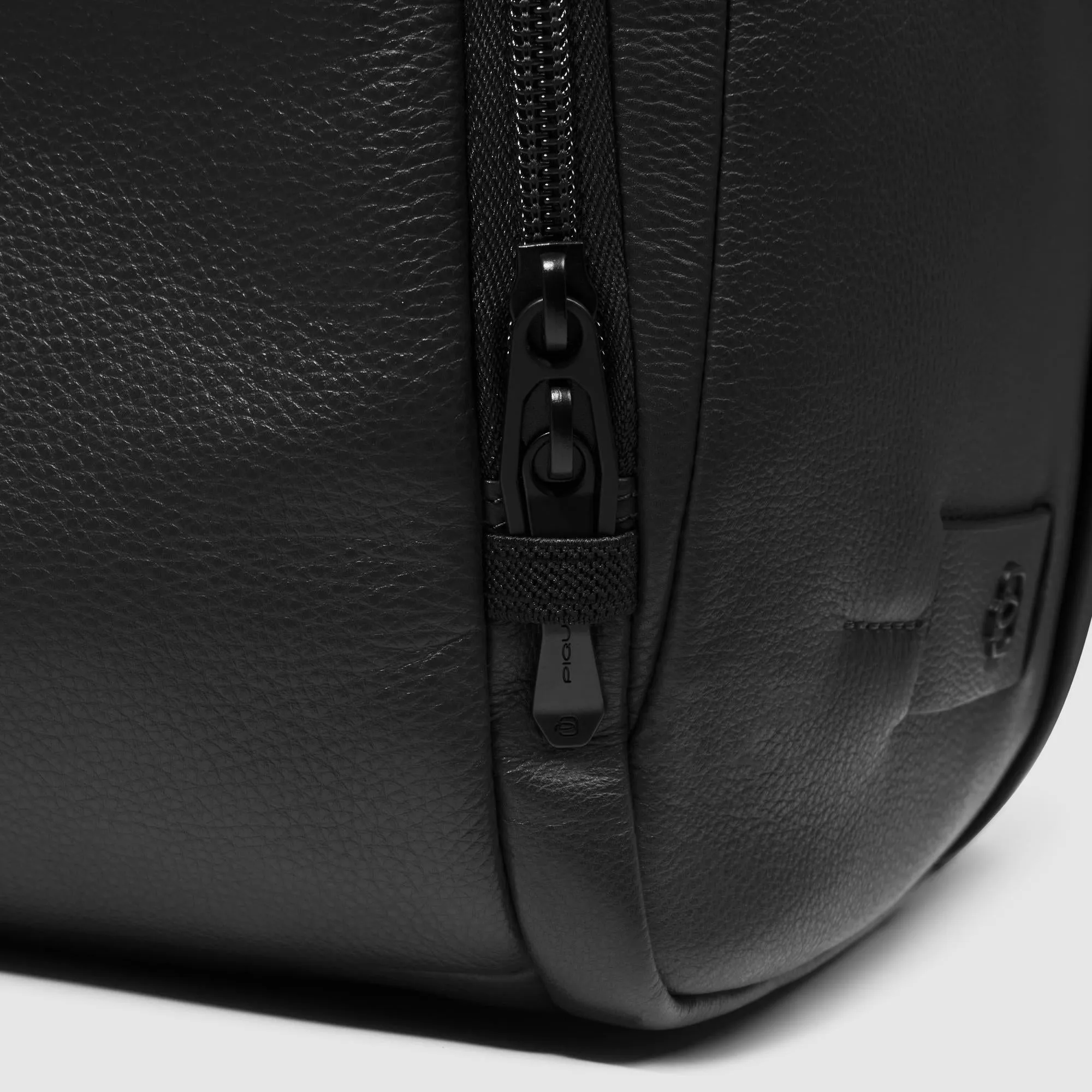 Кожаный рюкзак для ноутбука 15,6" с RFID-защитой Piquadro CA6767W137/N, чёрныйphoto5