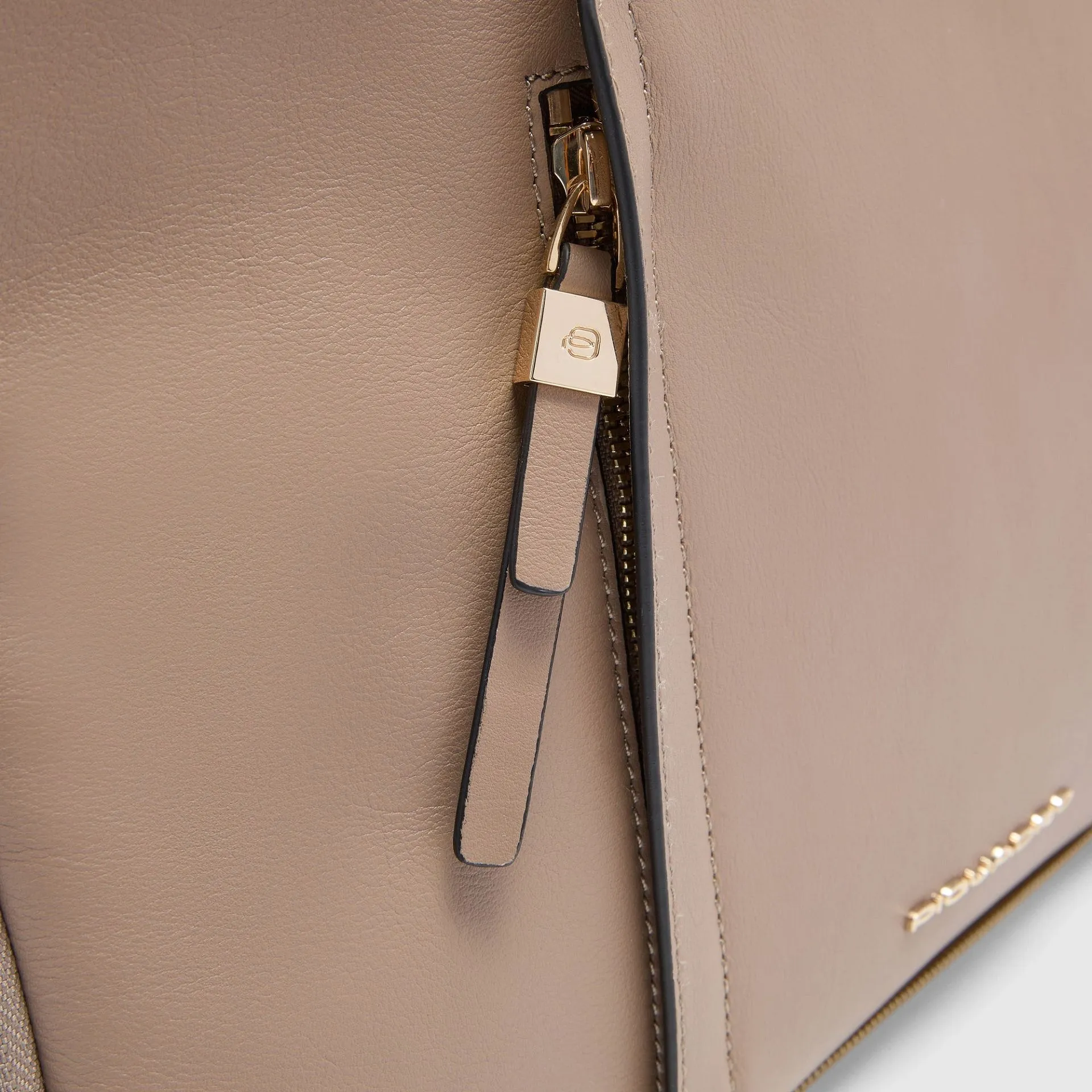 Женская сумка для ноутбука 14" с расширением объёма Piquadro CA6698W92/TOBLU, серыйphoto5