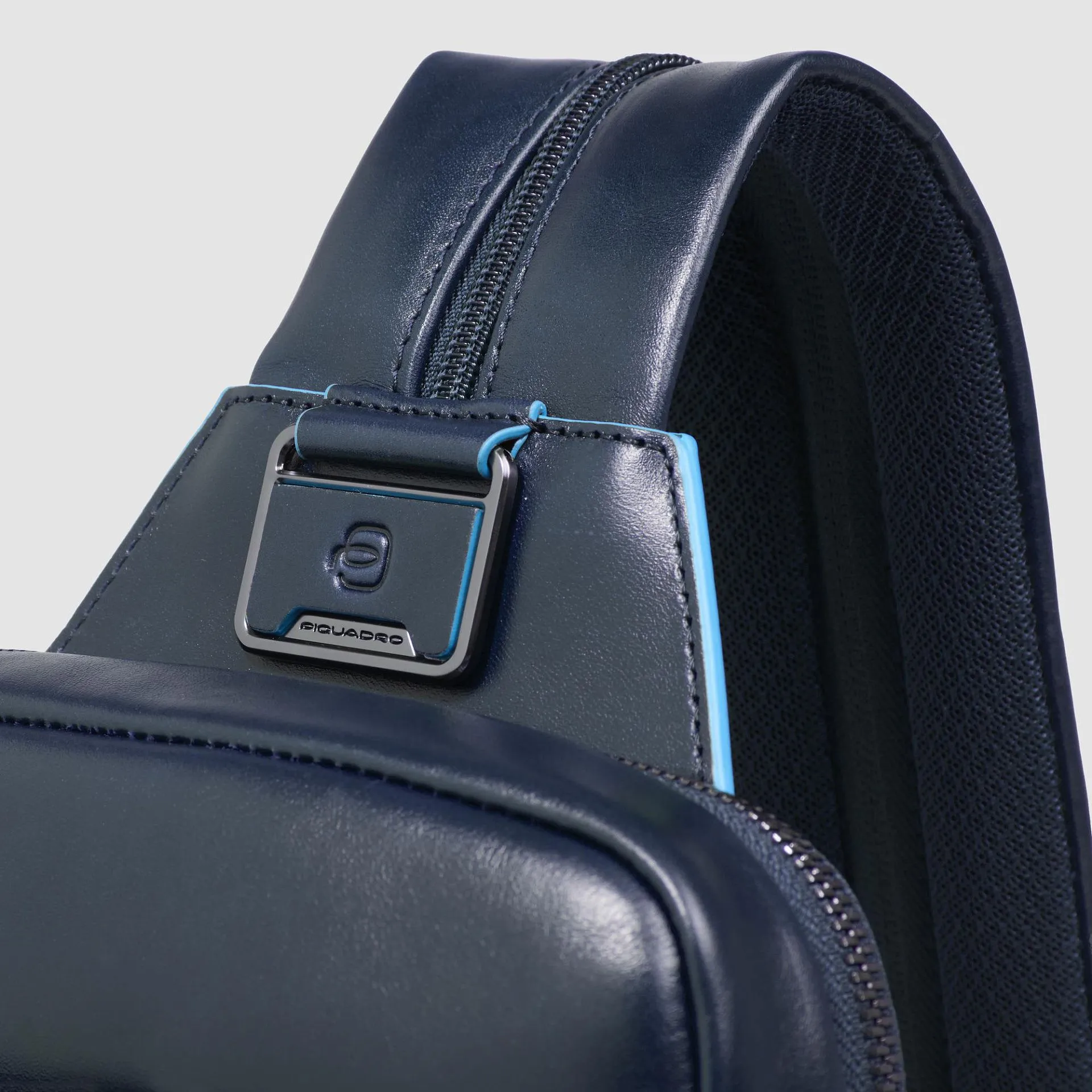 Кожаная сумка-рюкзак через плечо с RFID-защитой Piquadro CA6589B2/BLU2, синийphoto5