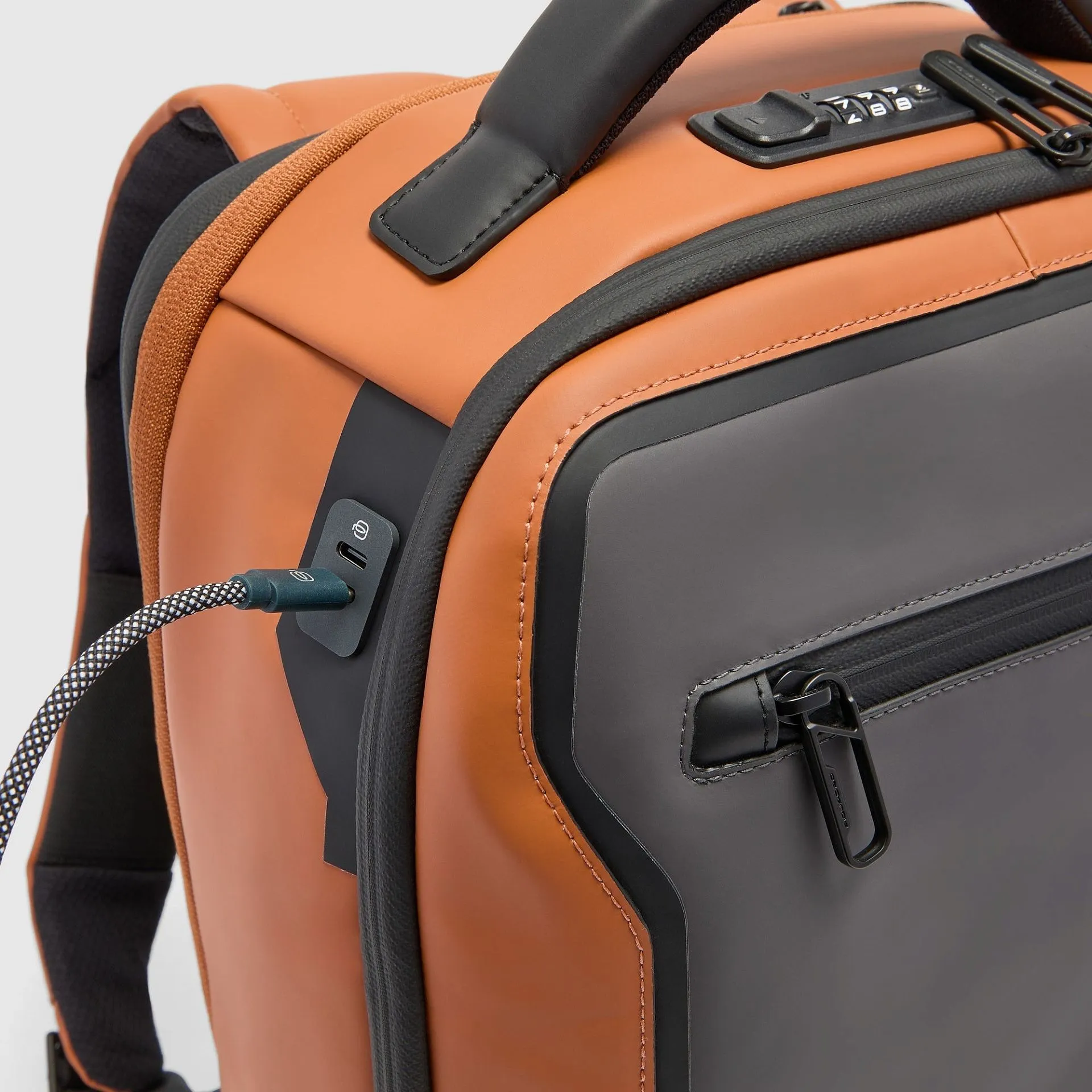 Дорожный рюкзак для ноутбука 14" с системой расширения Piquadro CA7151W146/AR, оранжевыйphoto7