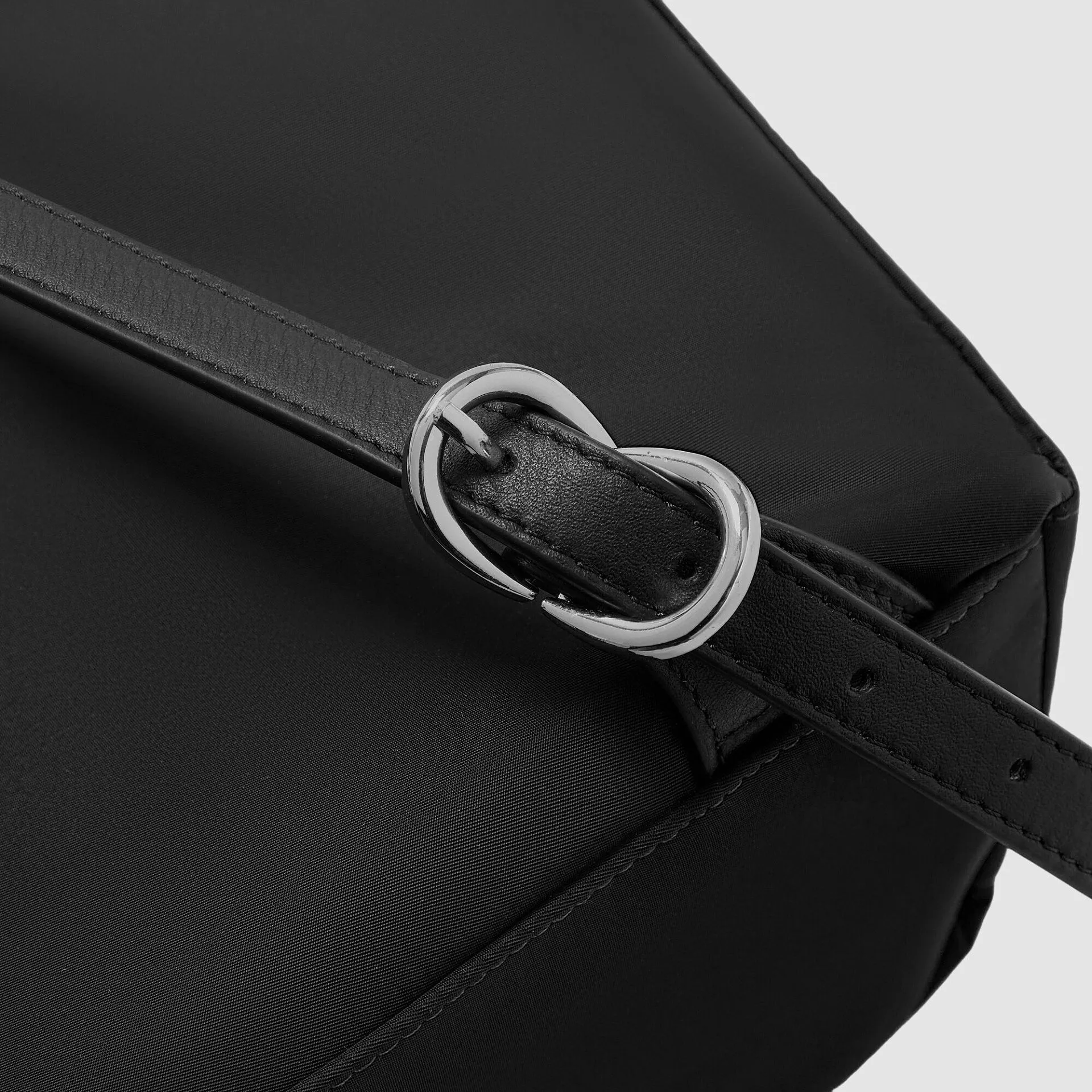 Женский рюкзак для ноутбука 15,6" с RFID-защитой Piquadro CA7042W92T/N, чёрныйphoto4
