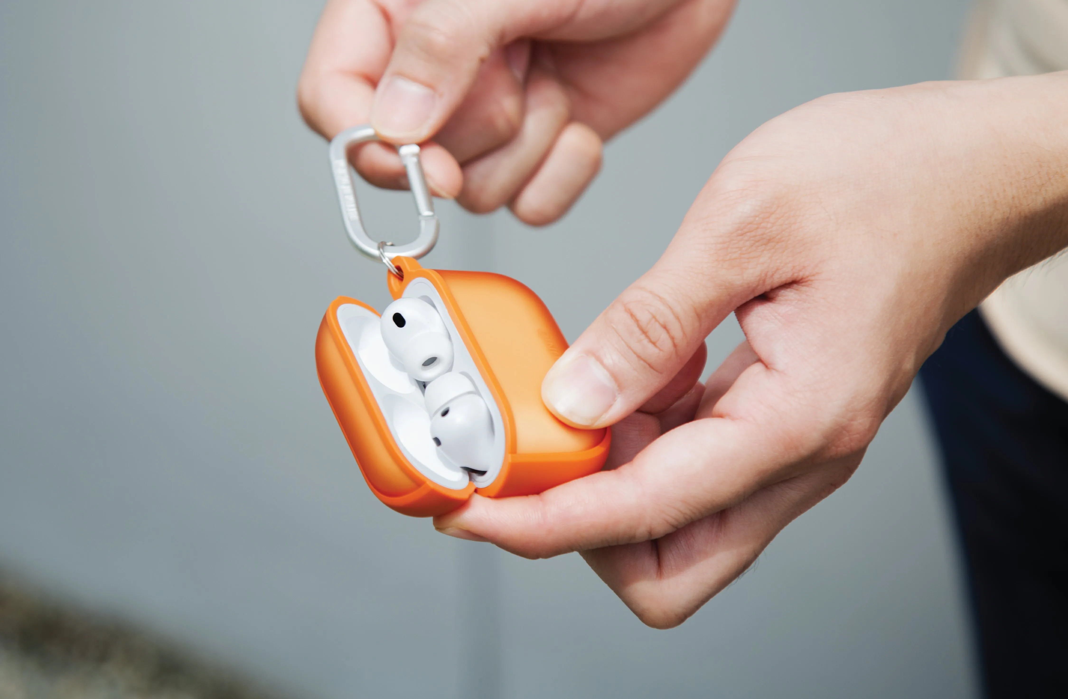Чехол UNIQ Veren для AirPods Pro (3rd Gen), серый (Frostsmoke)