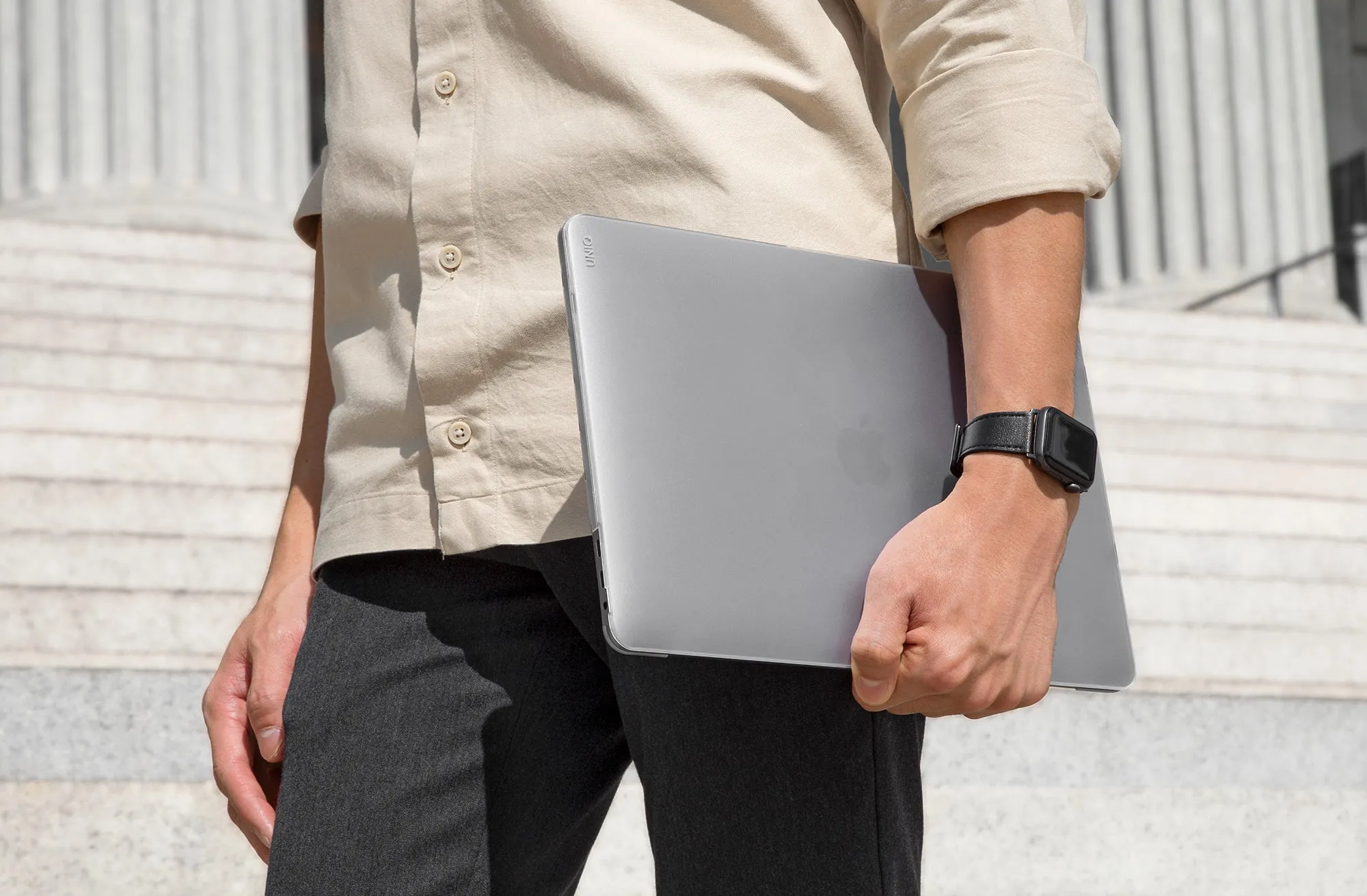 Чехол UNIQ Vero для MacBook Air 15" (M2-M5 2026), прозрачный (crystalclear)