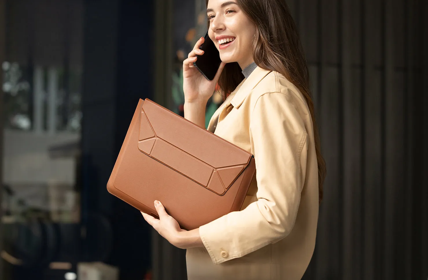 Чехол-конверт UNIQ Oslo Foldable Stand Leather для ноутбуков до 14", желтый (Mustard)