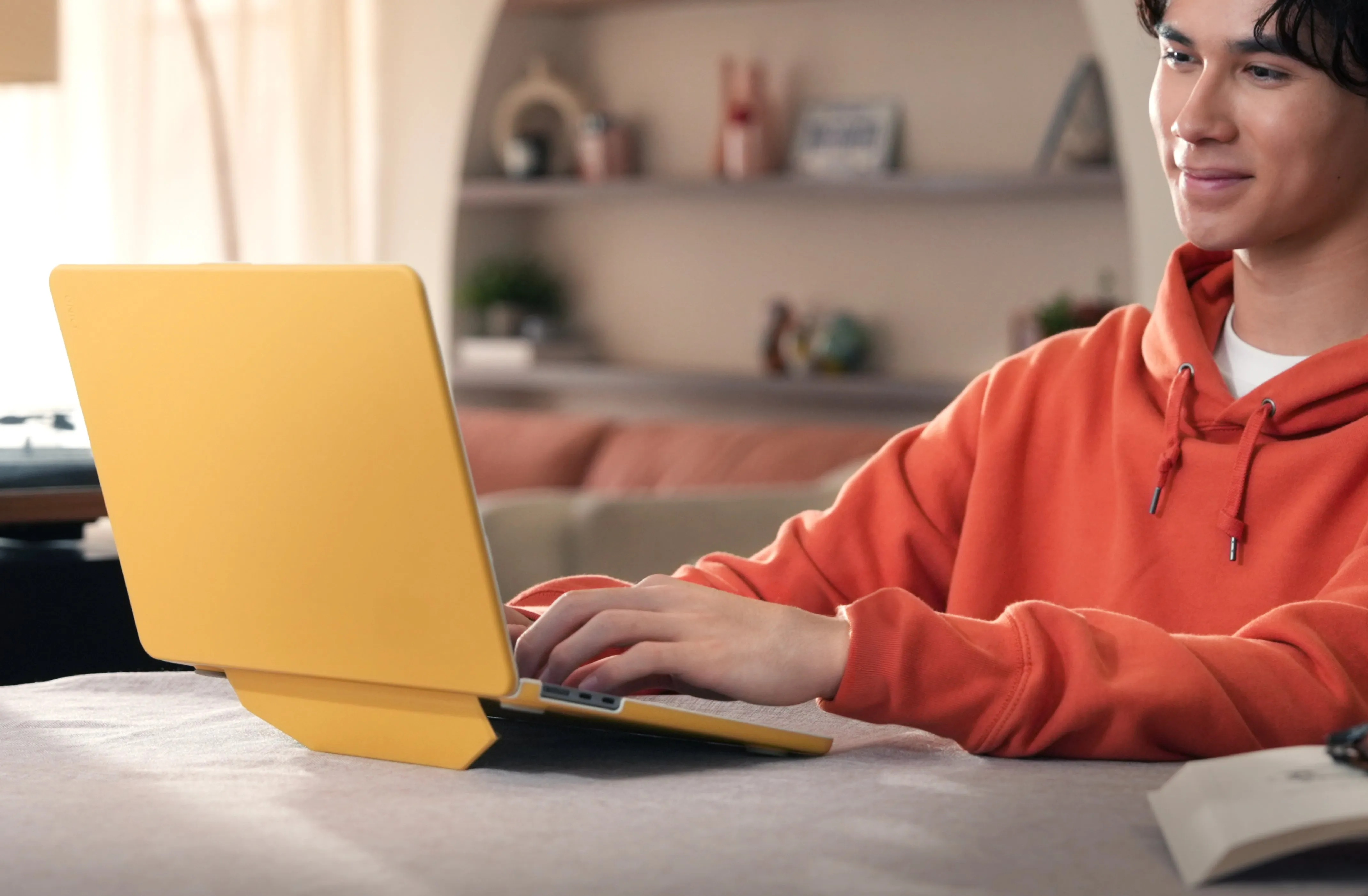 Чехол UNIQ Lyden Versa для MacBook Neo 13" (A18 Pro), розовый (Petal Pink)