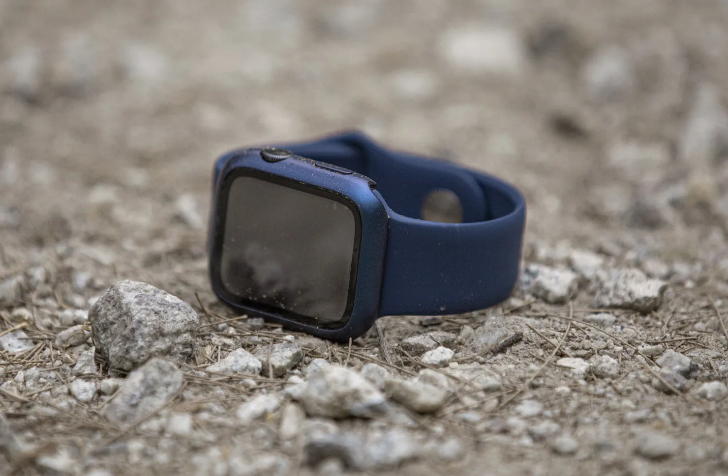 Чехол UNIQ Nautic для Apple Watch 42 мм, черный (Black)
