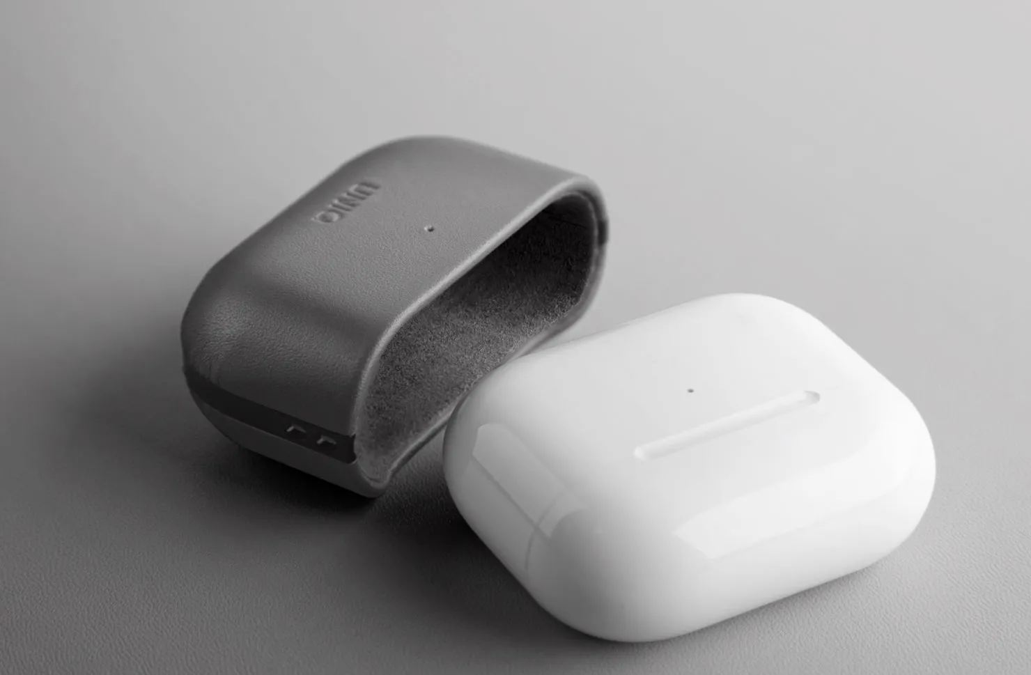 Чехол UNIQ Lyden DS для AirPods 4 / AirPods 5, серый (flint grey)