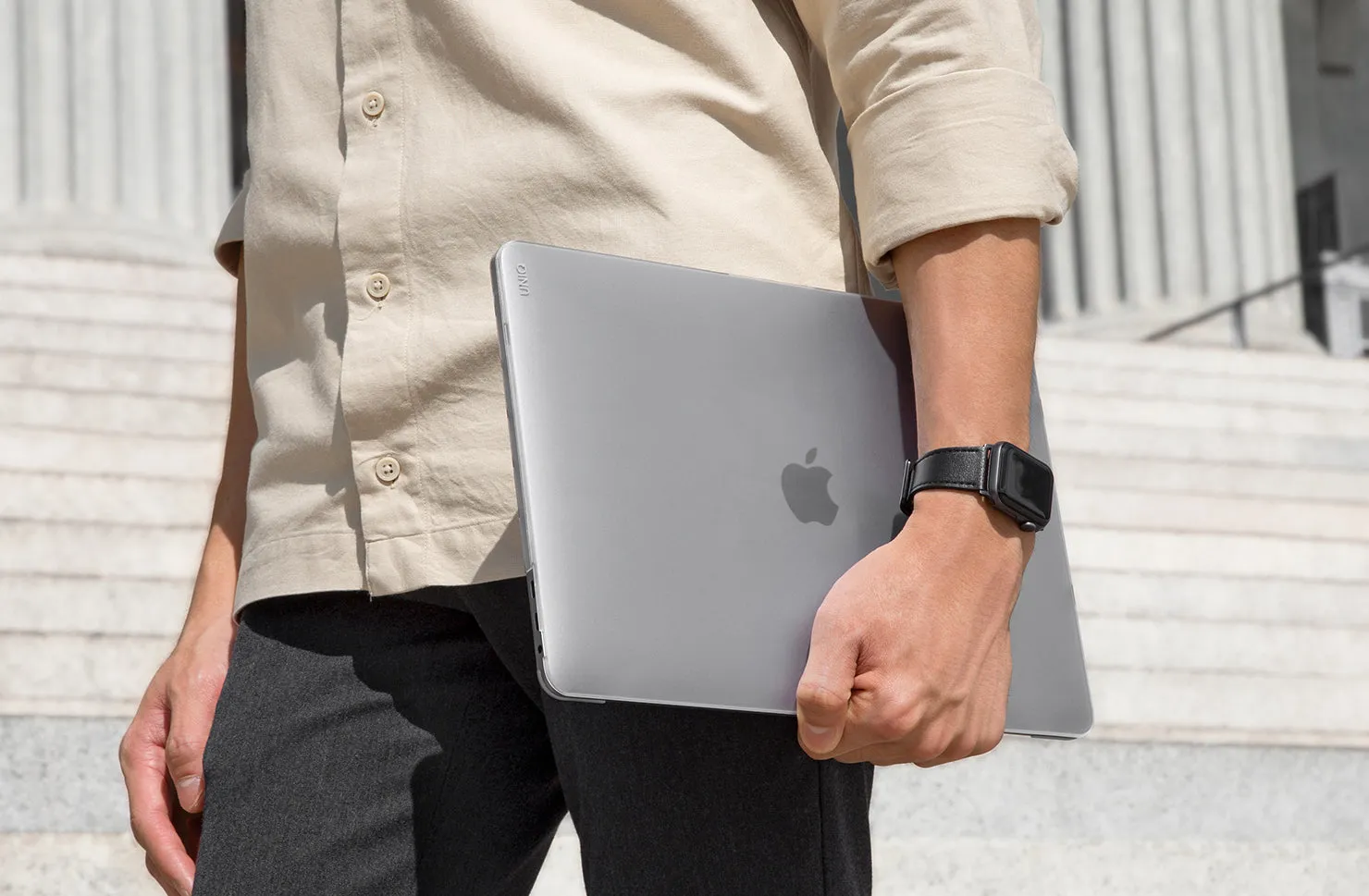 Чехол UNIQ Claro для MacBook Pro 14" (M1-M5 PRO/MAX 2026), серый (Matte Smoke)