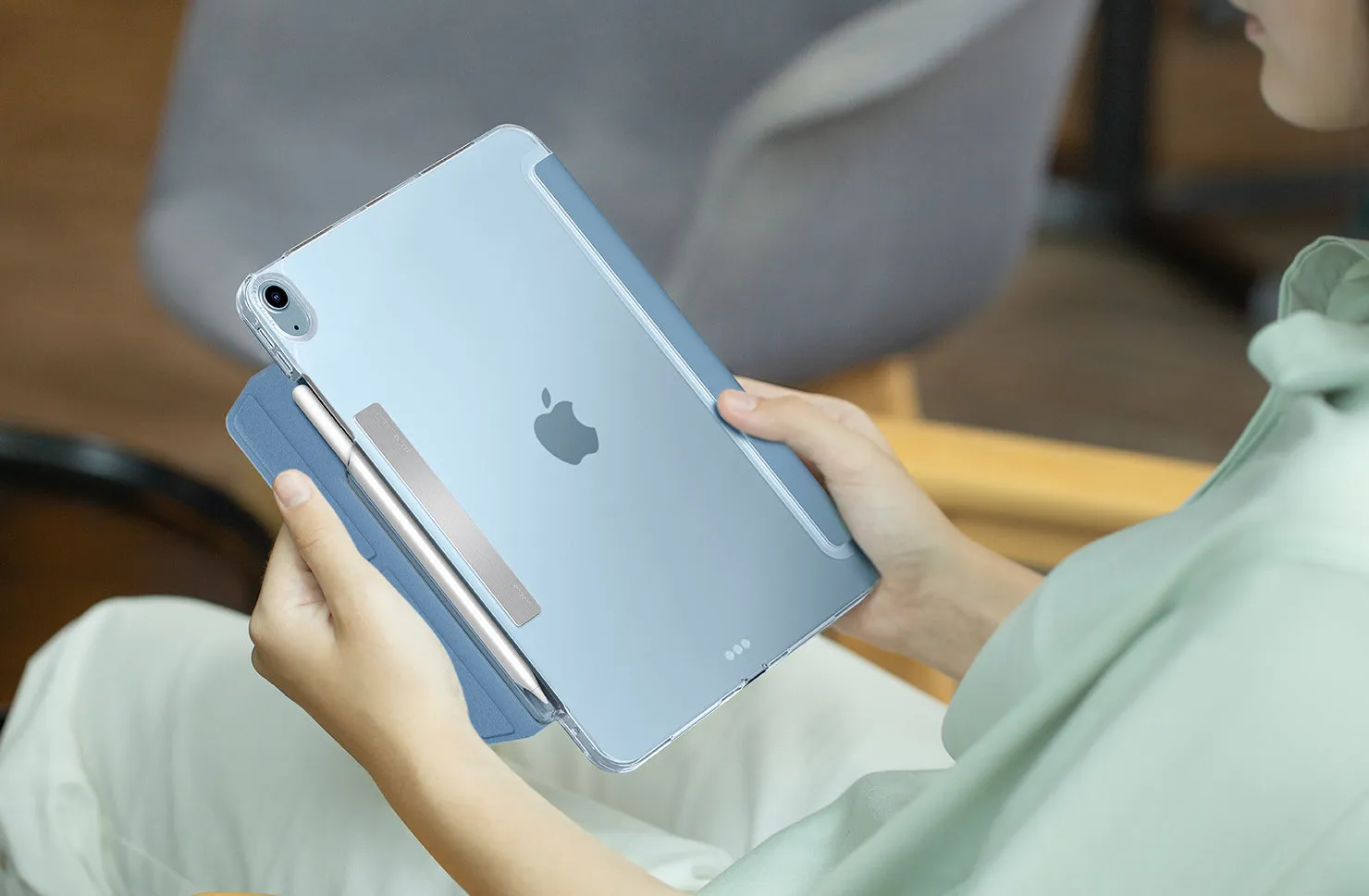 Чехол UNIQ Camden Click для iPad Air 11" (M2-M4), синий (stoneblue)